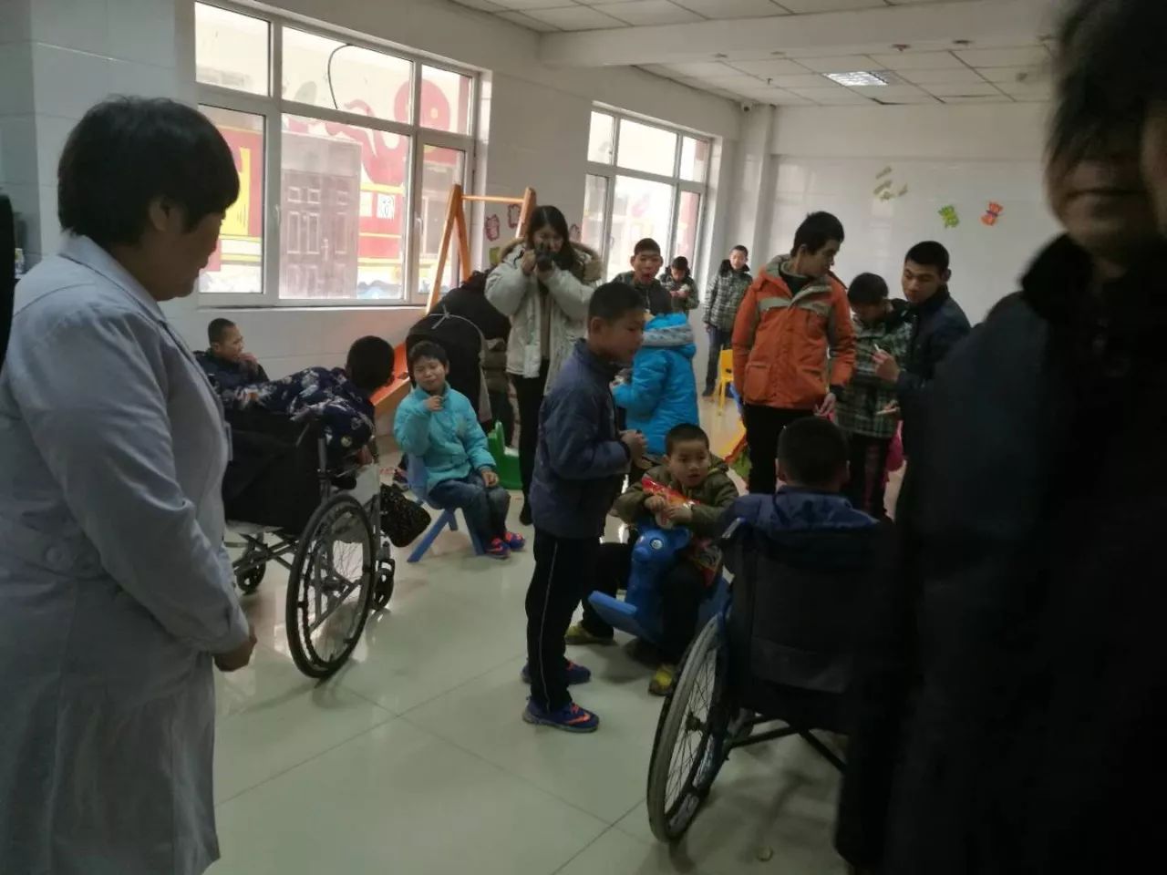 走進福利院